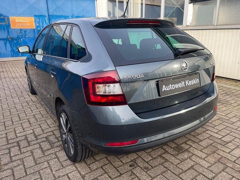 Gebraucht Skoda Rapid Drive 90 PS (66 kW) 2017 Grau Limousine