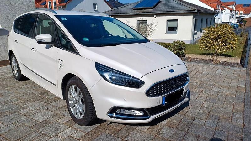 Weiß Gebraucht 2018 Ford S-MAX Vignale Van / Kleinbus | 18.000 € (Fairer Preis) - Bild 1/4