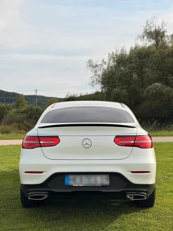 Gebraucht Mercedes GLC250 211 PS (155 kW) 2019 Weiß Coupé