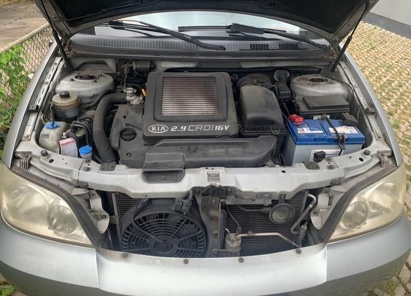 Gebraucht Kia Carnival 144 PS (105 kW) 2006 Silber Van / Kleinbus