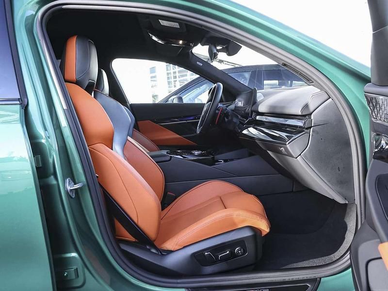 Gebraucht BMW M5 727 PS (534 kW) 2024 M isle of man grün metallic Kombi