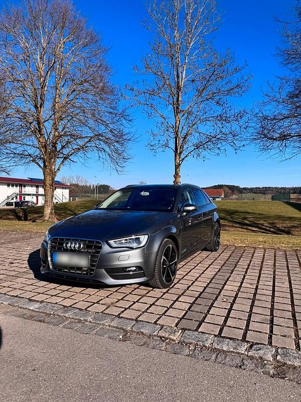 Gebraucht Audi A3 Comfort 150 PS (110 kW) 2015 Grau Limousine