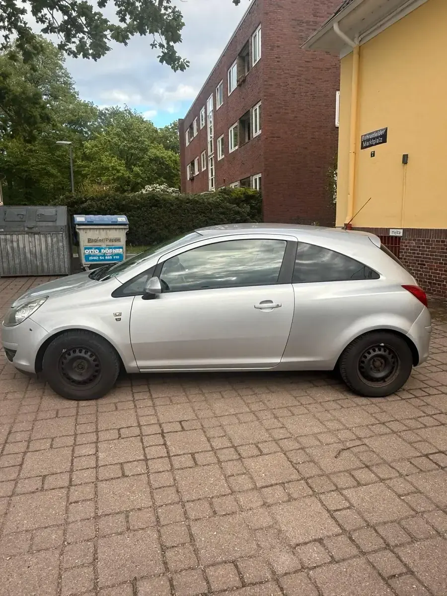 Używany Opel Corsa Edition 60 KM (44 kW) 2010 Srebrny Hatchback