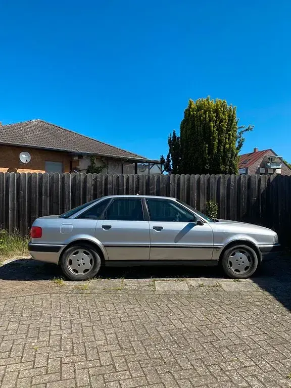 Gebraucht Audi 80 90 PS (66 kW) 1993 Silber Limousine
