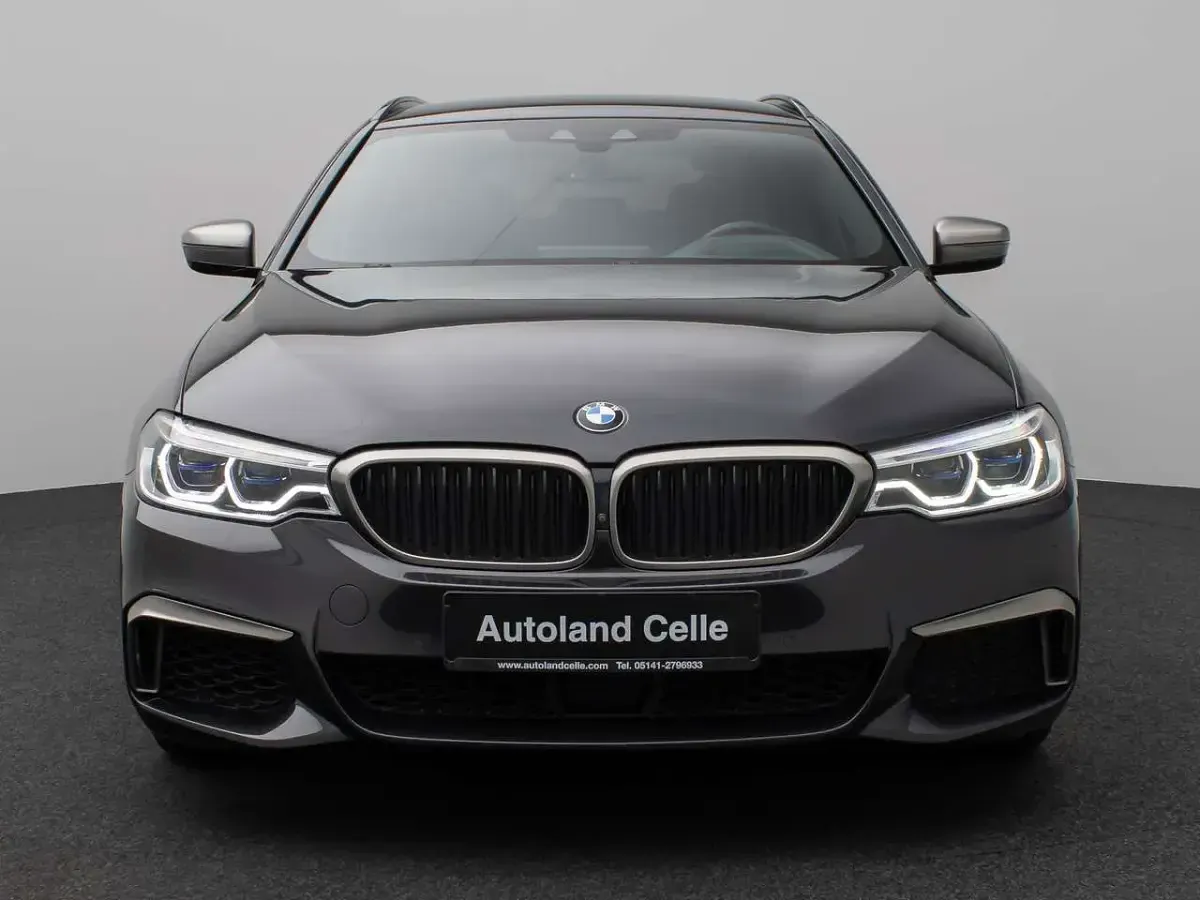 Gebraucht BMW 550 400 PS (294 kW) 2020 Sophistograu brillanteffekt a Kombi