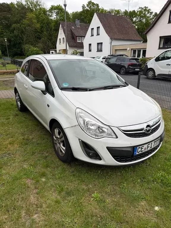 Gebraucht Opel Corsa Edition 95 PS (69 kW) 2011 Weiß Kleinwagen