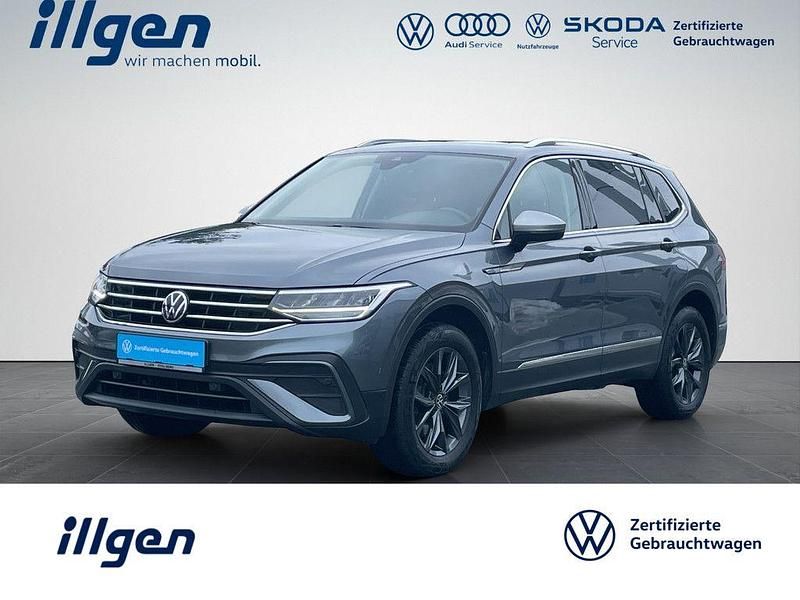 Grau / platinum grey (metallic) Gebraucht 2022 VW Tiguan Allspace Life SUV | 29.710 € (Guter Preis) - Bild 1/4