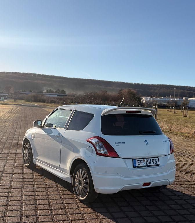 Gebraucht Suzuki Swift Club 94 PS (69 kW) 2016 Weiß Kleinwagen