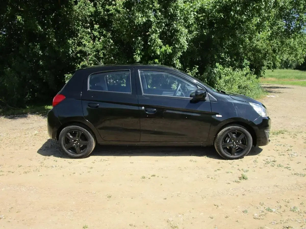 Gebraucht Mitsubishi Space Star Basis 71 PS (52 kW) 2017 Magicschwarz (p) Kleinwagen