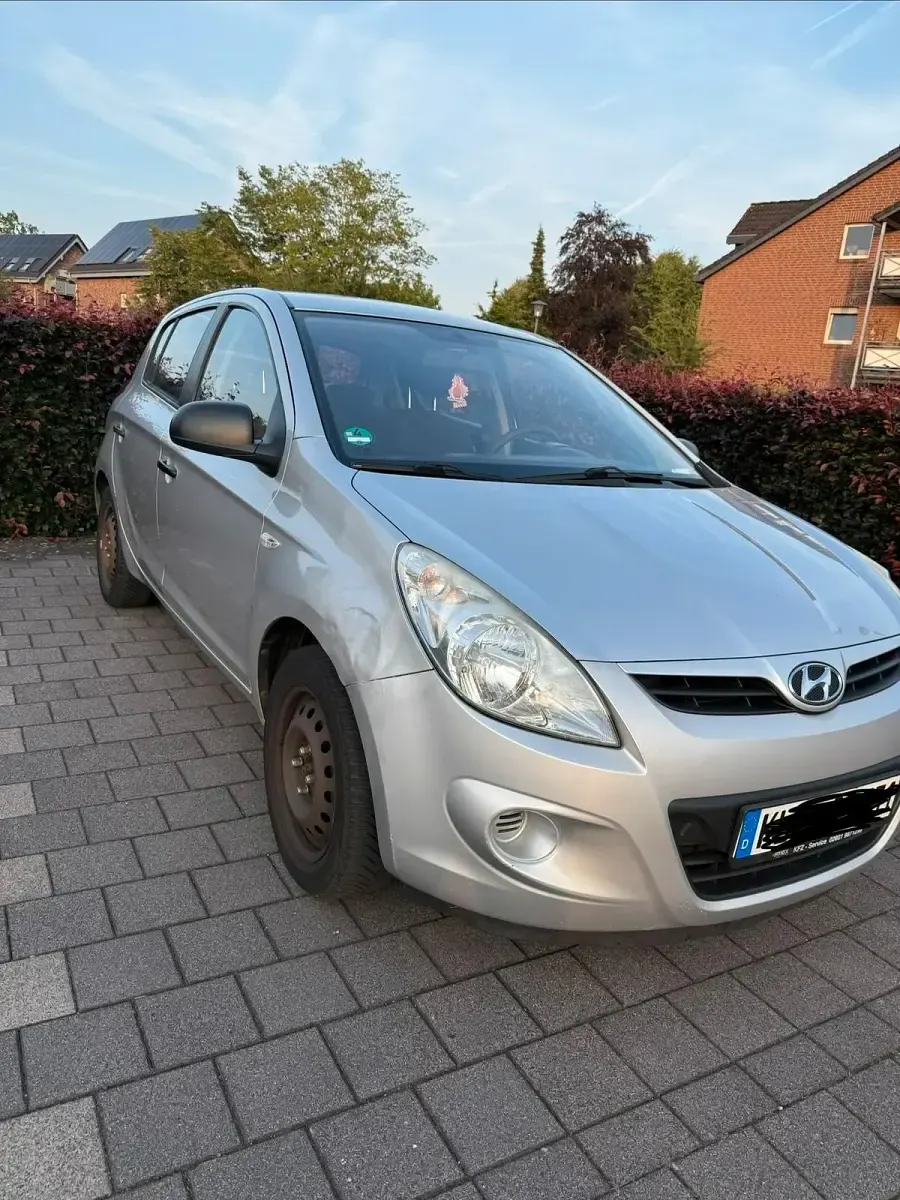 Gebraucht Hyundai i20 101 PS (74 kW) 2009 Silber Kleinwagen