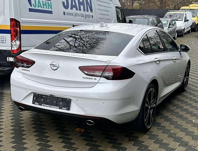 Gebraucht Opel Insignia Dynamic 260 PS (191 kW) 2017 Weiß Kleinwagen