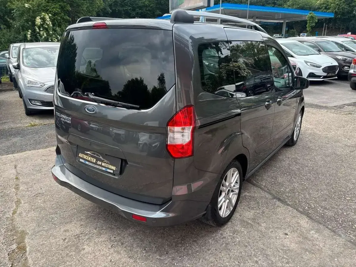 Gebraucht Ford Tourneo Courier Titanium 95 PS (69 kW) 2016 Grau Van / Kleinbus