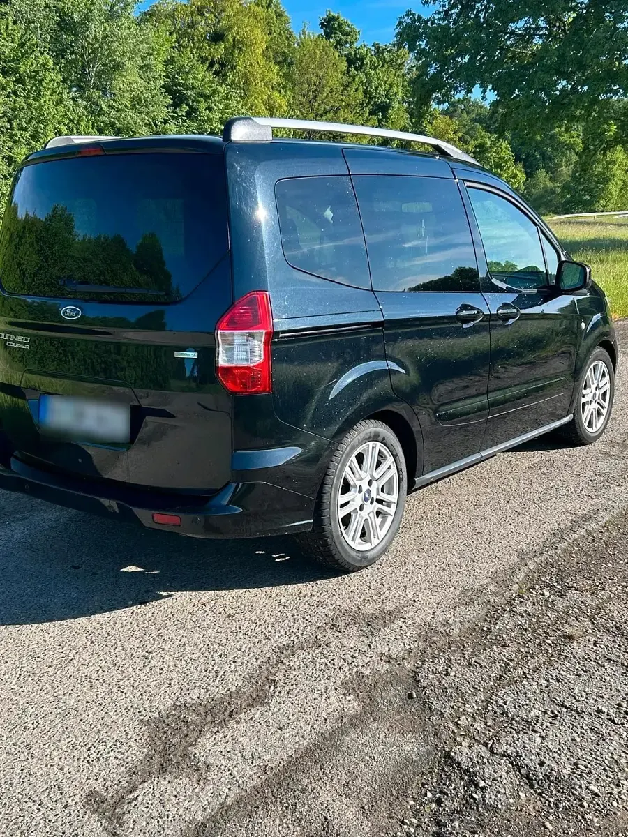 Gebraucht Ford Tourneo 101 PS (74 kW) 2015 Schwarz Kombi