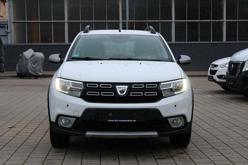 Gebraucht Dacia Sandero Celebration 90 PS (66 kW) 2017 Weiß Kleinwagen