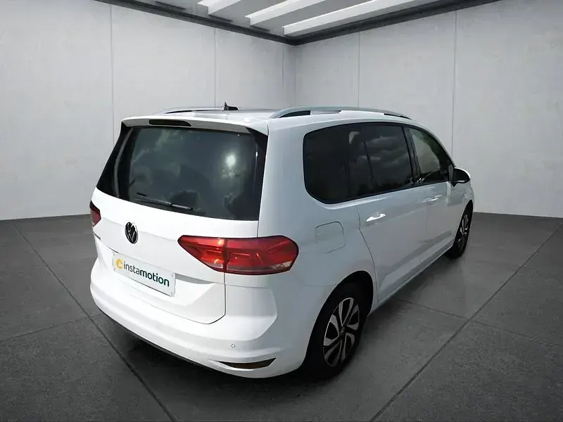 Gebraucht VW Touran 150 PS (110 kW) 2021 Weiß Van / Kleinbus
