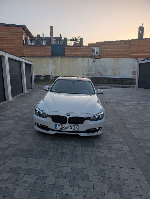 Gebraucht BMW 320 Luxury Line 184 PS (135 kW) 2015 Weiß Limousine