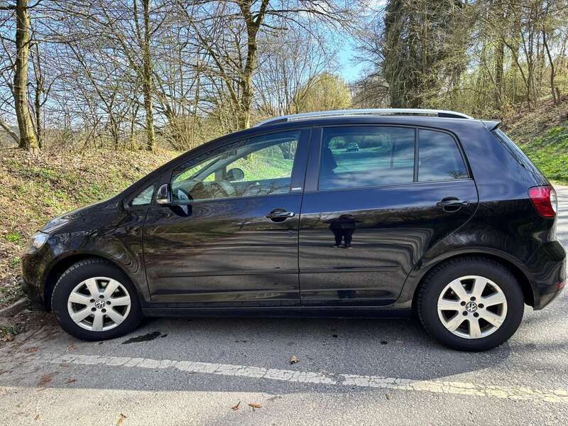 Schwarz Gebraucht 2011 VW Golf Plus Cross Style Van / Kleinbus | 10.800 € - Bild 1/4