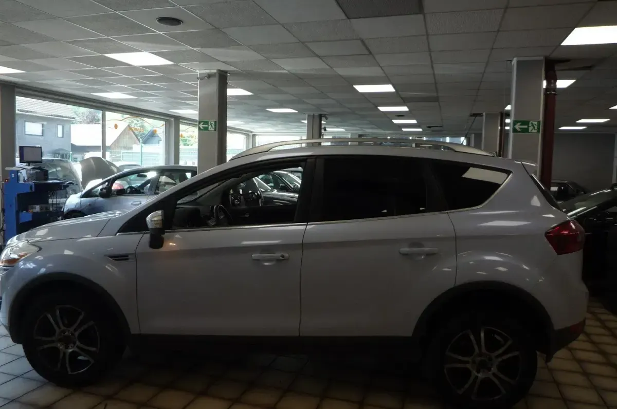 Gebraucht Ford Kuga Trend 136 PS (100 kW) 2009 Weiß SUV