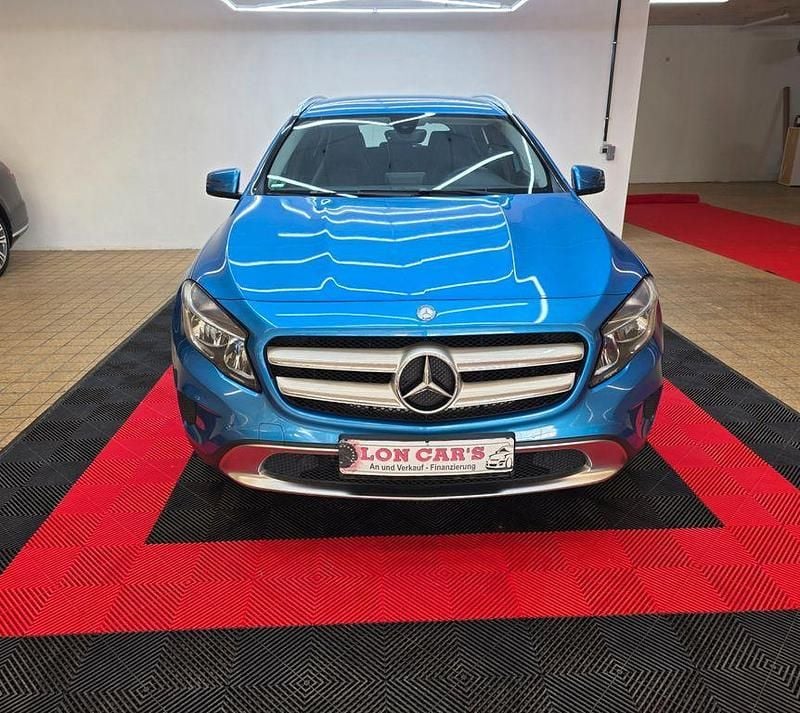 Gebraucht Mercedes GLA200 136 PS (100 kW) 2015 Blau SUV