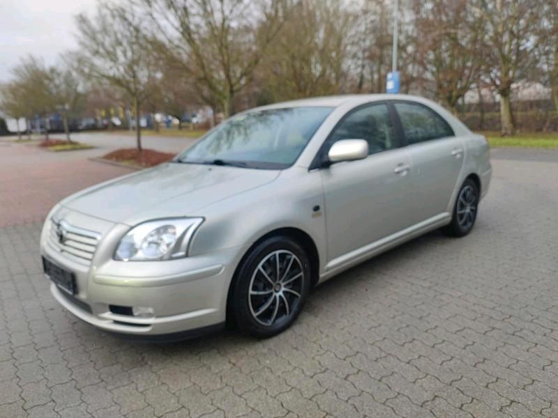 Gebraucht Toyota Avensis 147 PS (108 kW) 2004 Silber Kleinwagen