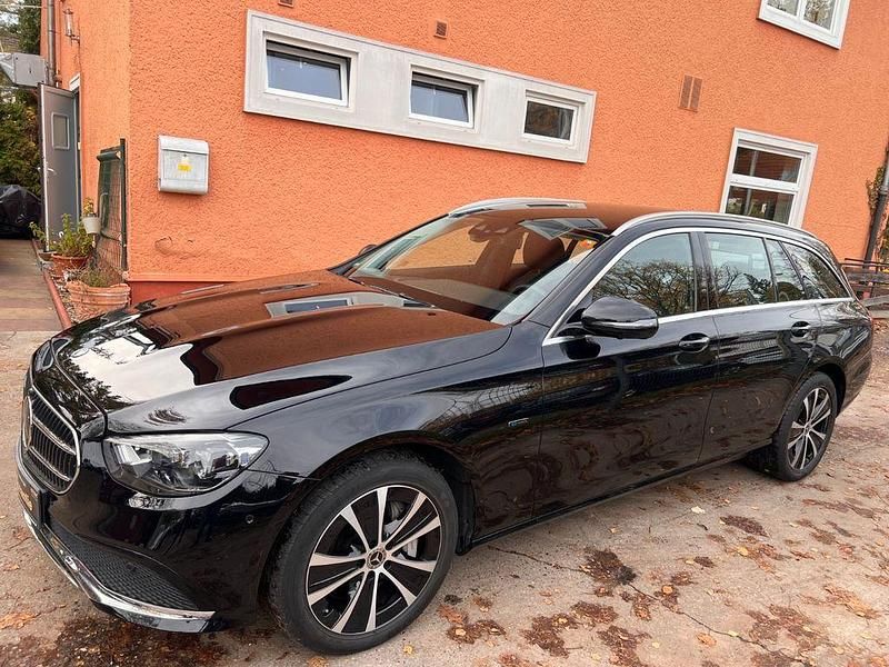 Gebraucht Mercedes E300 194 PS (142 kW) 2021 Schwarz Kombi