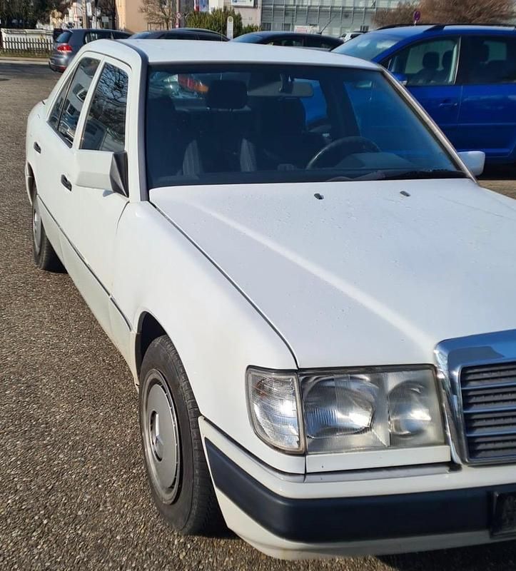 Gebraucht Mercedes E230 132 PS (97 kW) 1991 Weiß Limousine