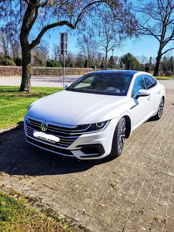 Weiß Gebraucht 2018 VW Arteon R-line Coupé | 18.700 € (Fairer Preis) - Bild 1/4