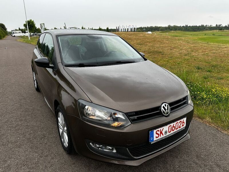 Braun Gebraucht 2012 VW Polo Style Kleinwagen | 3.999 € (Guter Preis) - Bild 1/2