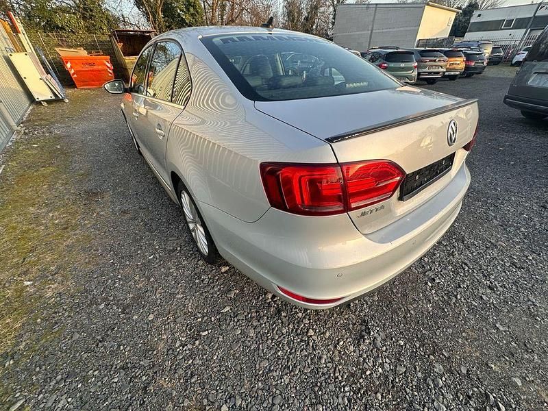 Gebraucht VW Jetta Highline 150 PS (110 kW) 2013 Silber Limousine