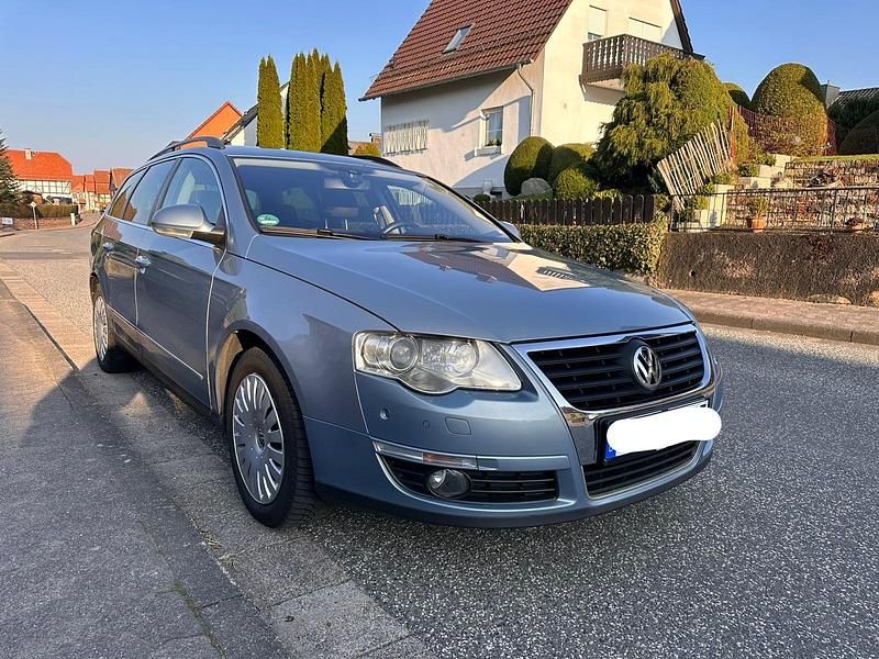 Gebraucht VW Passat 140 PS (102 kW) 2009 Blau Kombi