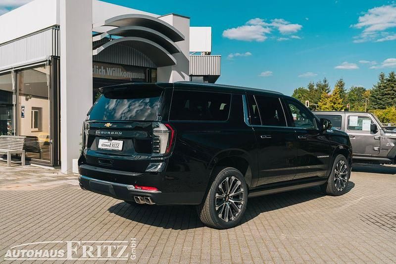 Neu Chevrolet Suburban 426 PS (313 kW) 2025 Schwarz SUV