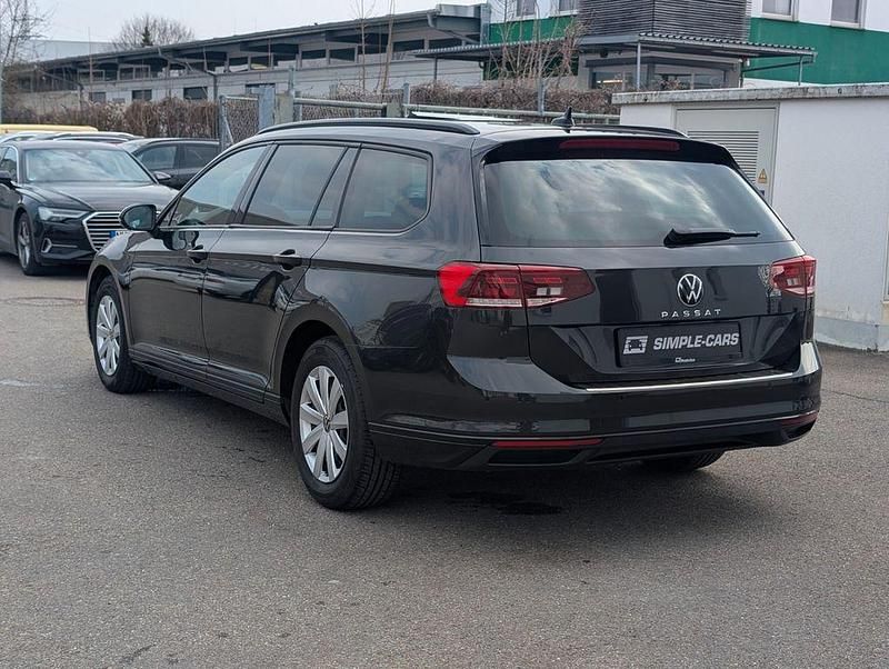 Gebraucht VW Passat 122 PS (89 kW) 2022 Grau Kombi