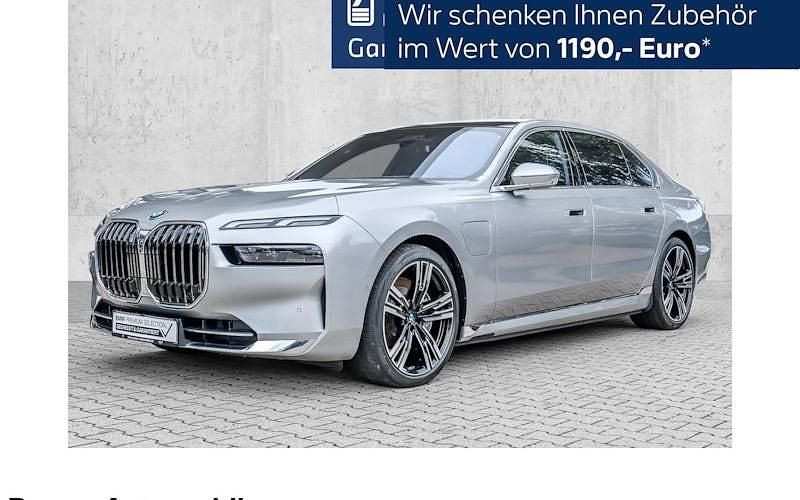Silber Gebraucht 2024 BMW 750e Comfort Edition Limousine | 95.900 € (Teuer) - Bild 1/4