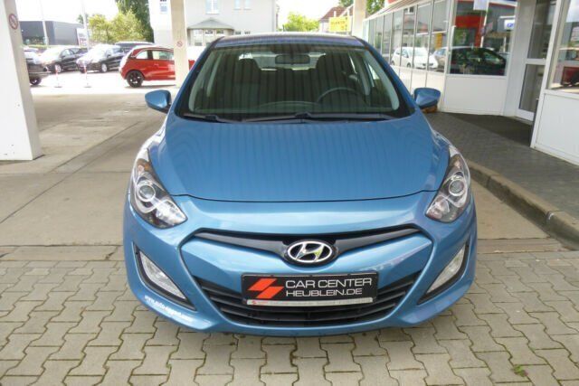 Gebraucht Hyundai i30 Classic 99 PS (72 kW) 2012 Blau metallic Limousine