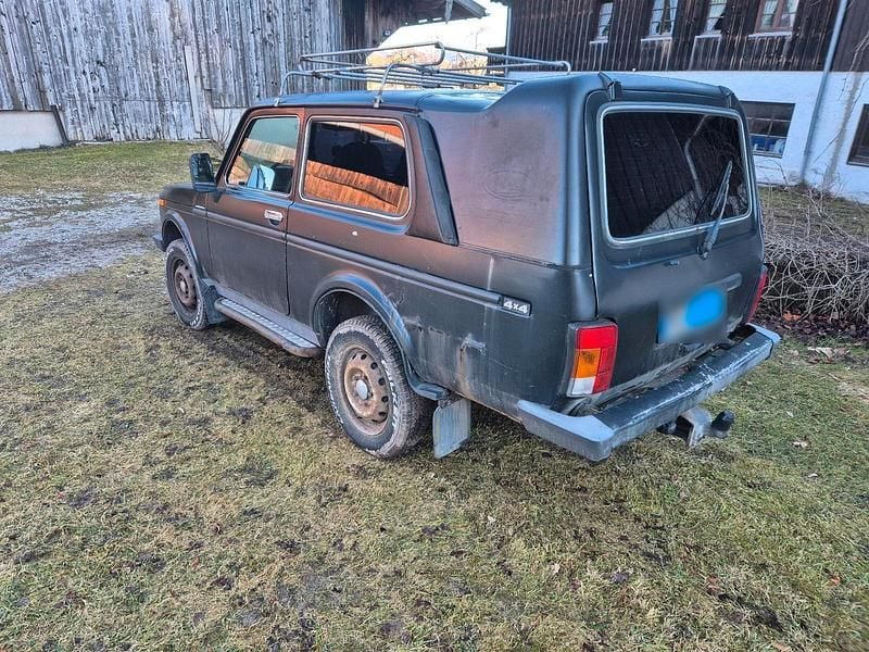 Gebraucht Lada niva 80 PS (58 kW) 2009 Schwarz SUV