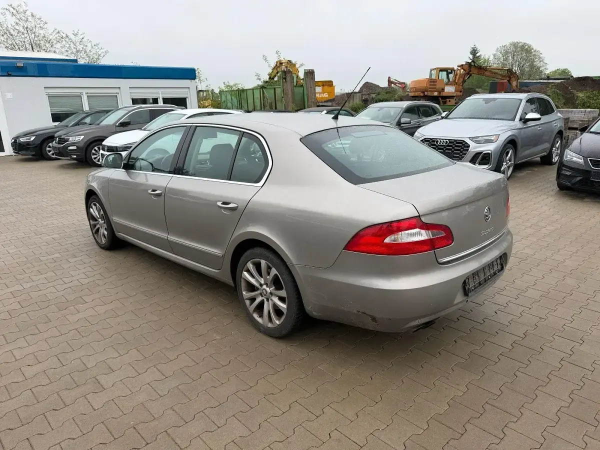 Gebraucht Skoda Superb Elegance 170 PS (125 kW) 2009 Beige Limousine
