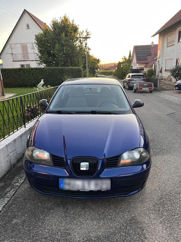 Blau Gebraucht 2002 Seat Ibiza Kleinwagen | 750 € (Fairer Preis) - Bild 1/4