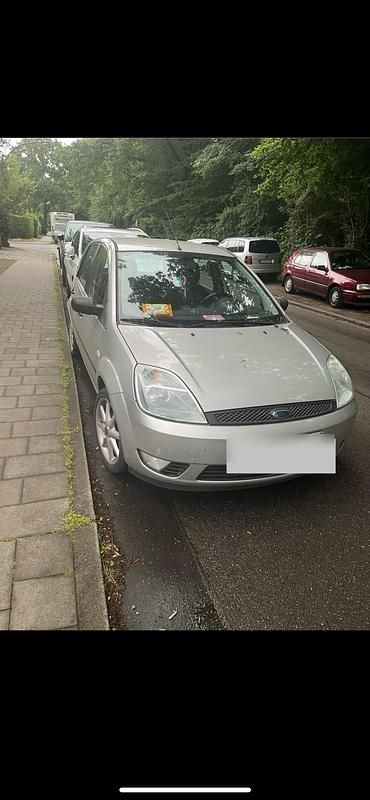 Grau Gebraucht 2005 Ford Fiesta Kleinwagen | 1.300 € (Guter Preis) - Bild 1/4