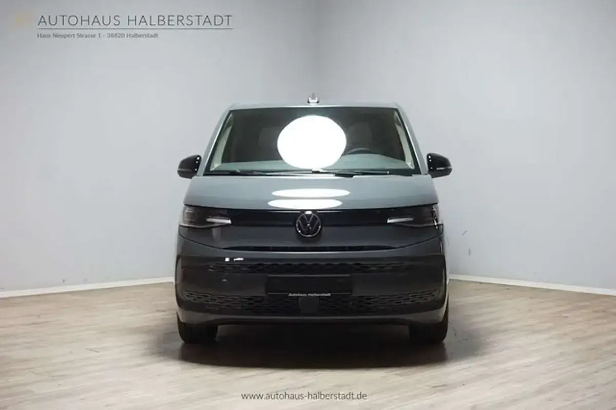 Gebraucht VW Multivan 245 PS (180 kW) 2025 Grau Van / Kleinbus
