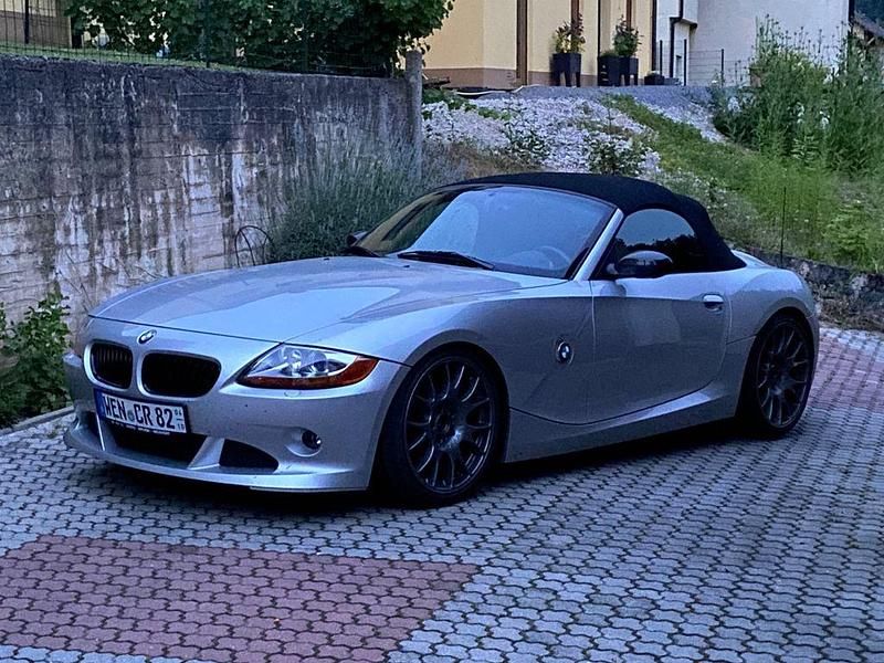 Silber Gebraucht 2004 BMW Z4 Performance Cabrio | 22.999 € - Bild 1/4