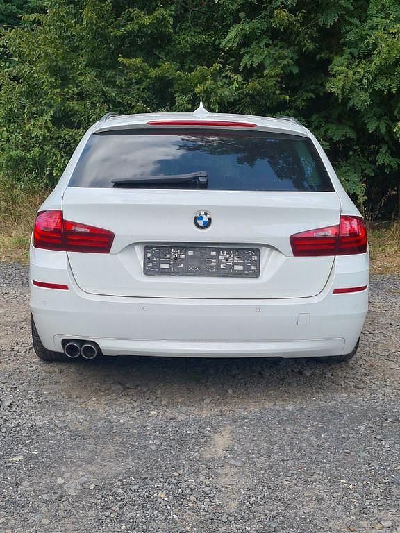 Weiß Gebraucht 2014 BMW 518 Kombi | 19.250 € - Bild 1/4