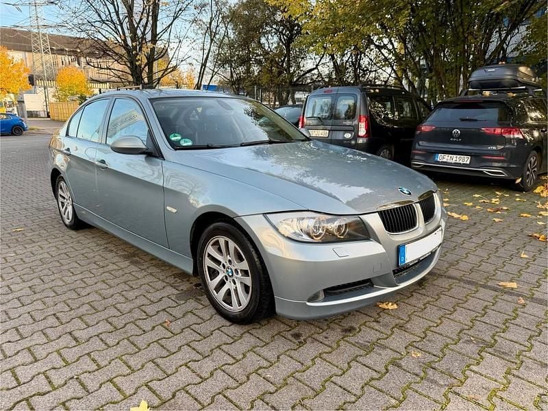 Grau Gebraucht 2007 BMW 318 Limousine | 1.650 € (Superpreis) - Bild 1/4