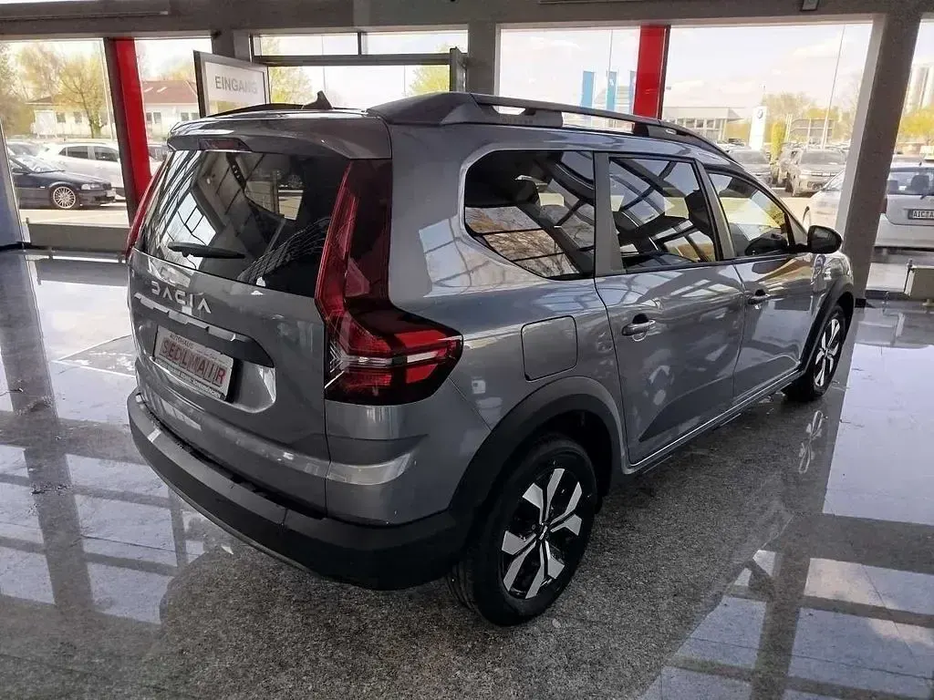 Nowe Dacia Jogger Expression 101 KM (74 kW) 2026 Szary Minivan