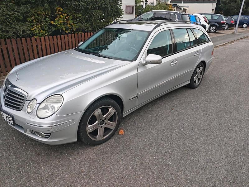 Silber Gebraucht 2006 Mercedes E280 Avantgarde Kombi | 2.500 € (Superpreis) - Bild 1/4