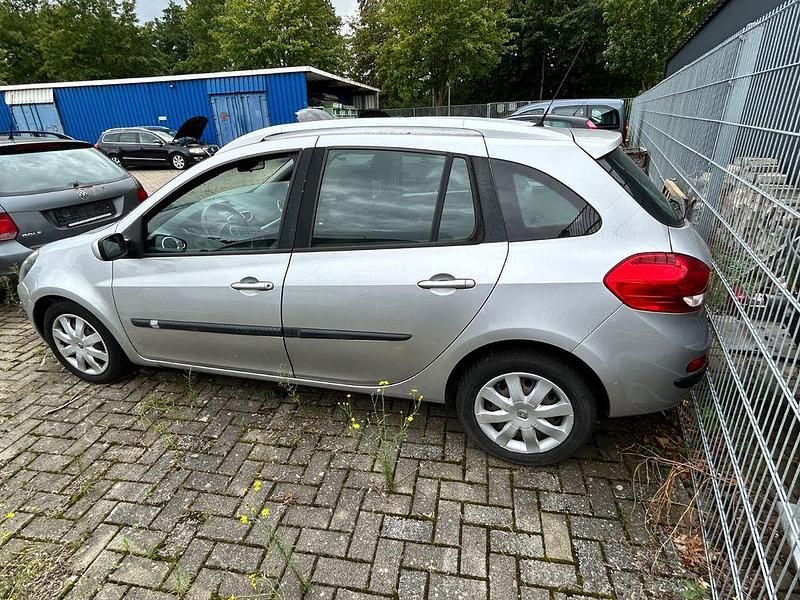 Gebraucht Renault Clio II Dynamique 101 PS (74 kW) 2008 Grau Limousine