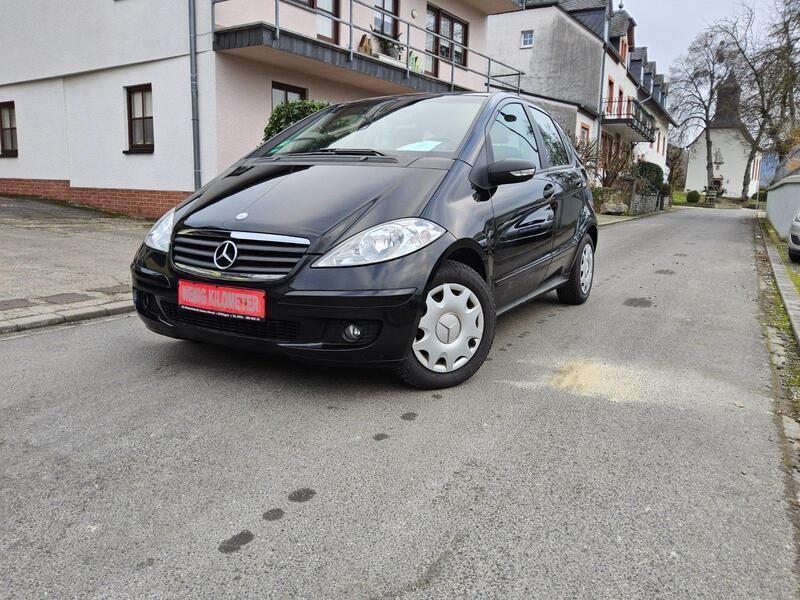 Kosmosschwarz metalliclack Gebraucht 2007 Mercedes A150 Kleinwagen | 4.490 € (Fairer Preis) - Bild 1/4