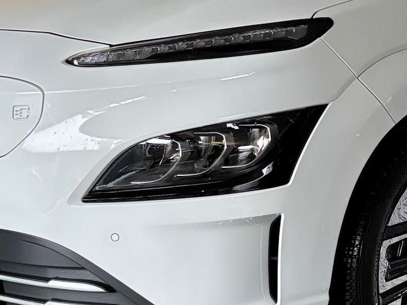 Gebraucht Hyundai Kona Trend 100 kW (136 PS) 2023 Weiß SUV