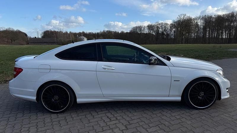 Second-hand Mercedes C250 204 CP (150 kW) 2012 Alb Coupe