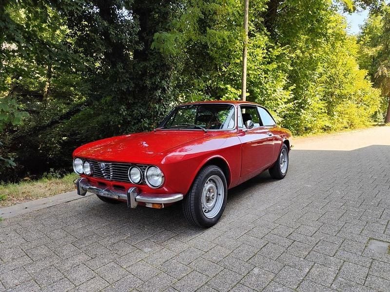 Rot Gebraucht 1973 Alfa Romeo 2000 Coupé | 31.800 € - Bild 1/4