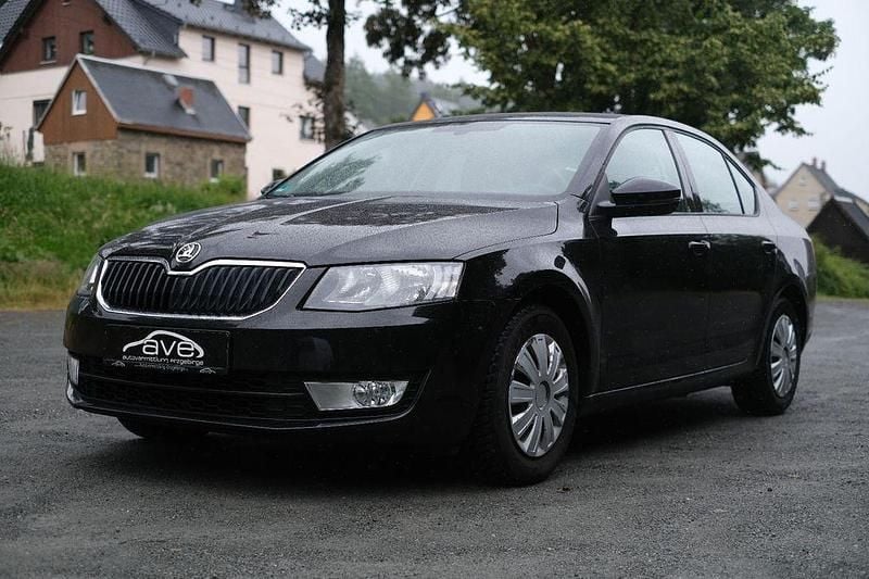 Schwarz Gebraucht 2014 Skoda Octavia Ambition Limousine | 6.980 € (Guter Preis) - Bild 1/4